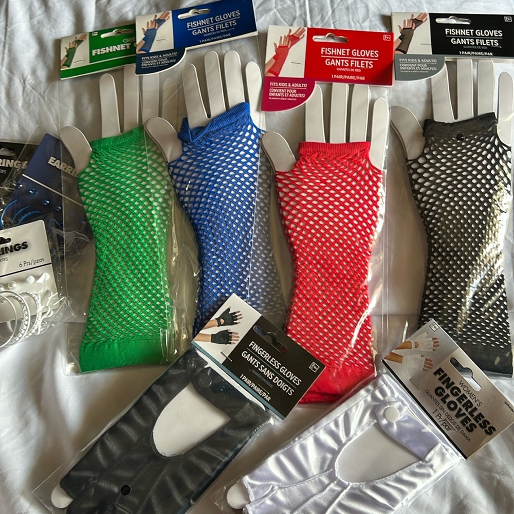 Fingerless and fishnet gloves - Picture 2 of 4